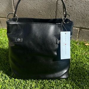 Tommy Hilfiger Classic Black Leather Shoulder Bag